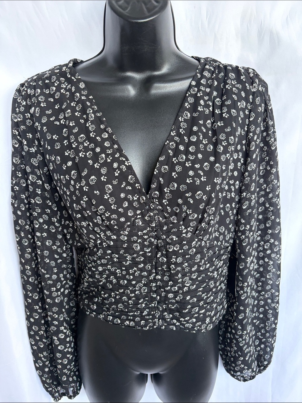 NWT Japna Button Front Floral Crop Top, M, 19” PTP, 18” L
